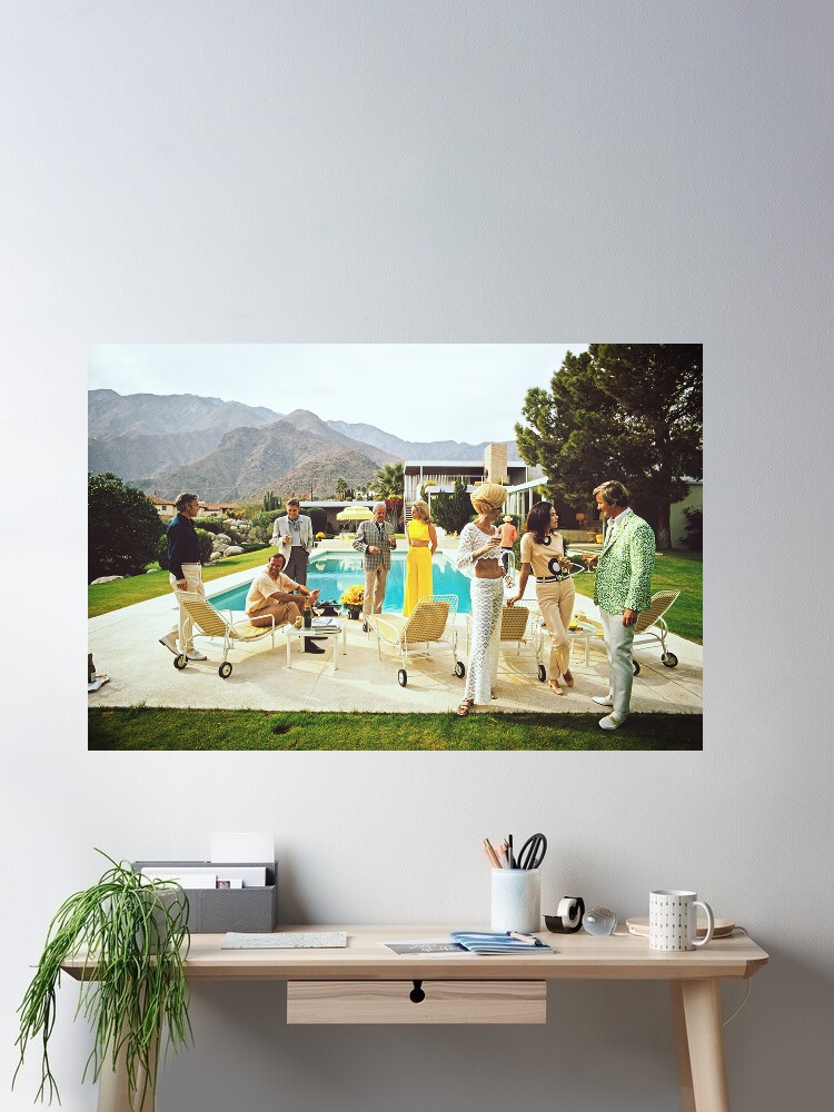 Luxury Lifestyle Picture - Retro Poolside Host Luxe levensstijl door