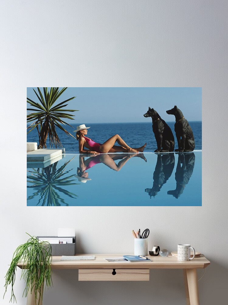 Luxury Lifestyle Picture - Retro Poolside Host Luxe levensstijl door