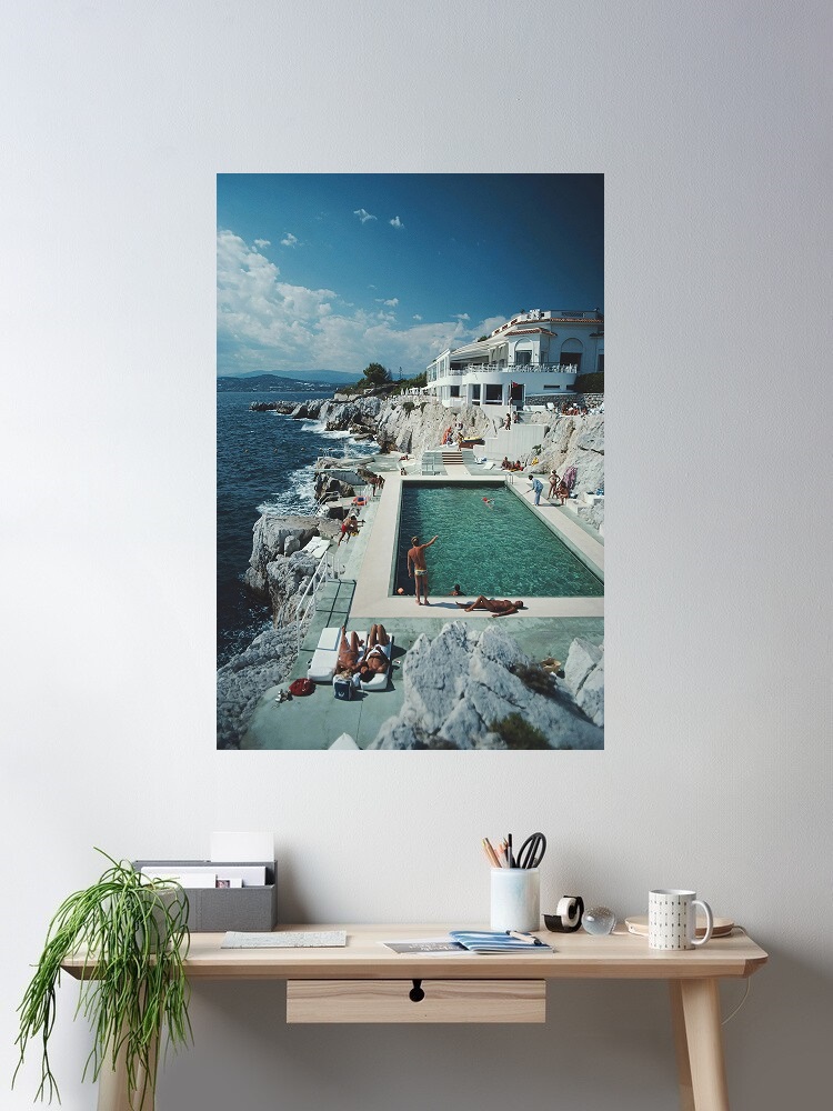 Luxury Lifestyle Picture - Retro Poolside Host Luxe levensstijl door